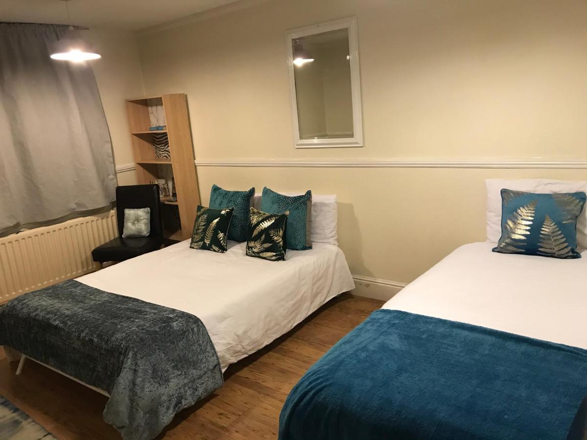 Freshly Made Sleeps 6 Holiday home Coventry
